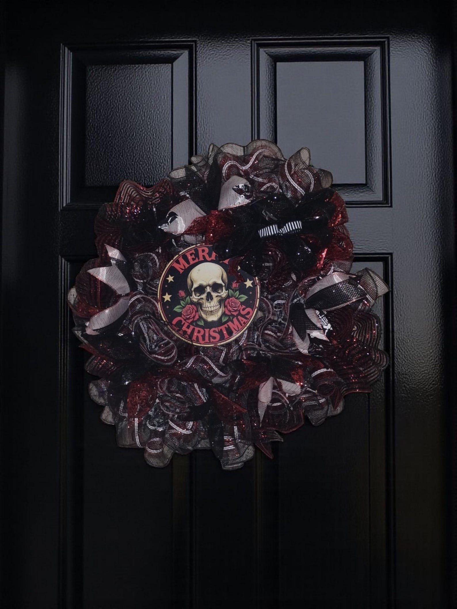 Gothic-Black-and-Red-Christmas